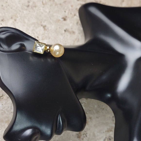 Pearl/Crystal Earrings - Picture 1 of 4